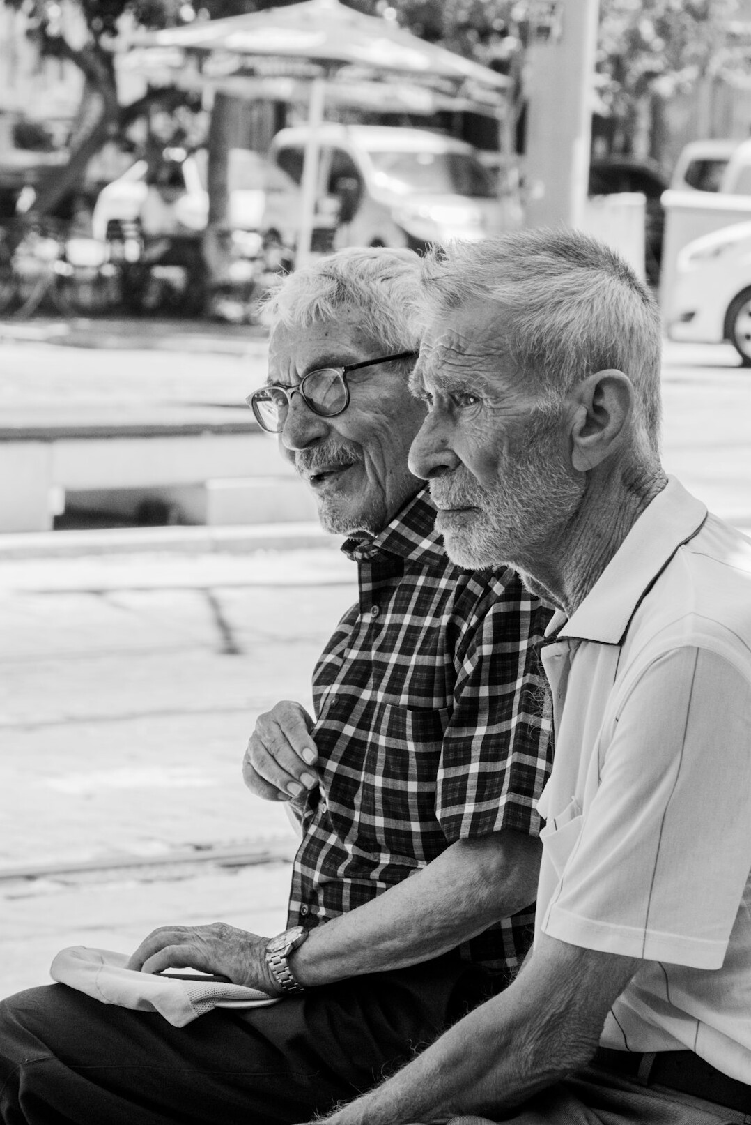 elderly couple reading book